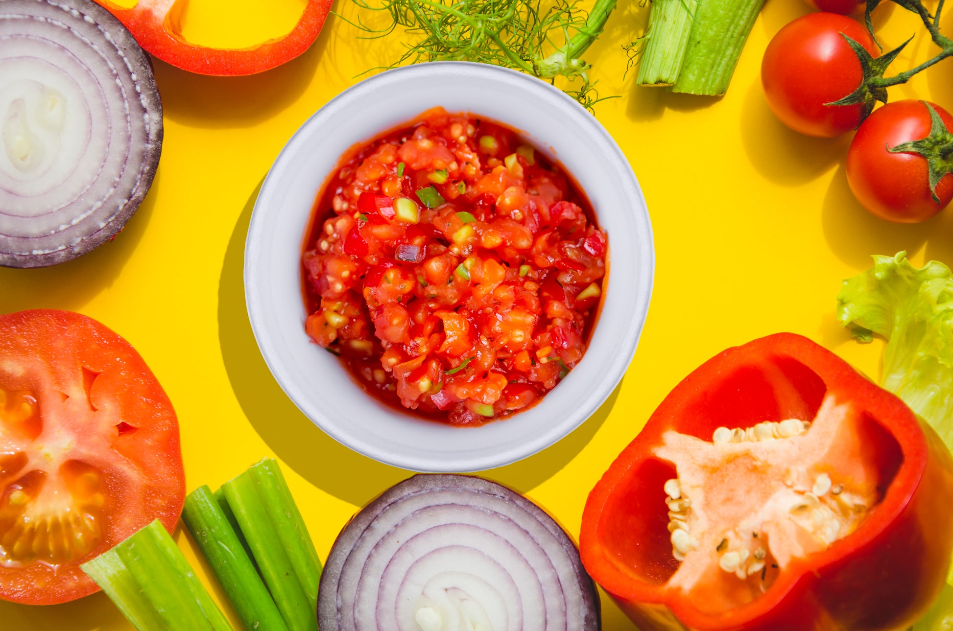 healthy-ingredients-included-salad-onion-red-pepper-tomatoes-corn-salsa-food-8-Oz-Round-Bowls-Compostable-Sugarcane-Bagasse-Bowls